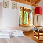 Charming Ski-in Ski-out Mountain Hut * Lenzerheide