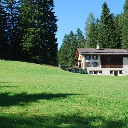 Charming Ski-in Ski-out Mountain Hut * Lenzerheide