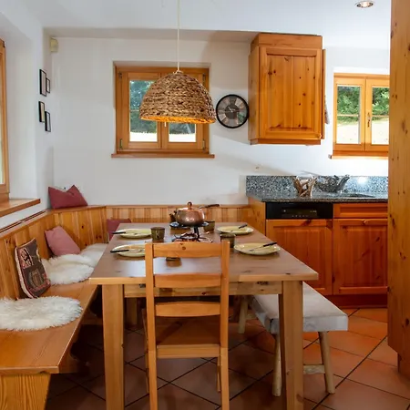 In -ski Out Alphuette-maiensaess Acla Pala Nyaraló