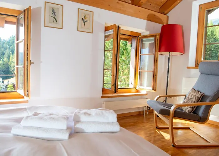 Charming Ski-in Ski-out Mountain Hut * Lenzerheide